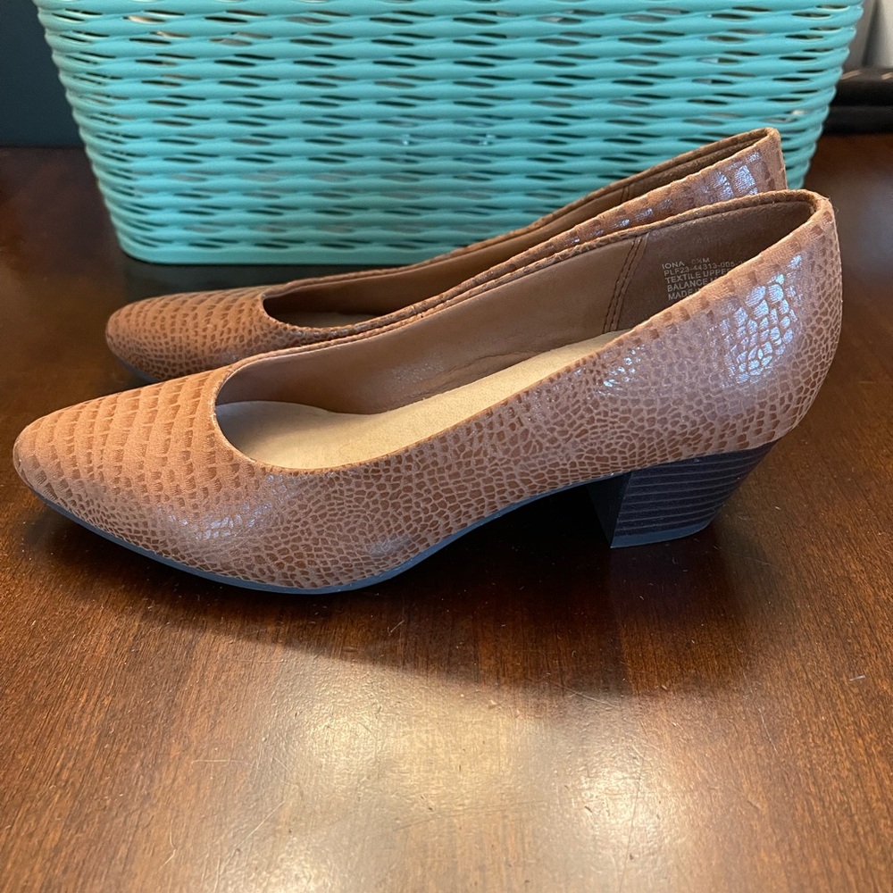 Kim Rogers Ultra Comfort Style Lona Pump - Picture 4 of 10